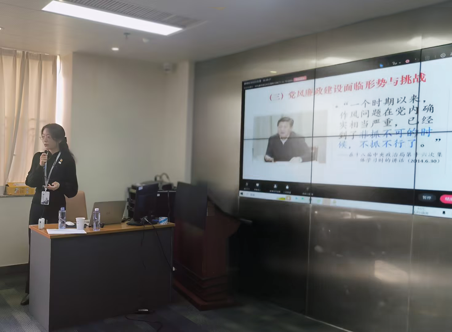 莉莉姐.png 莉莉姐.png